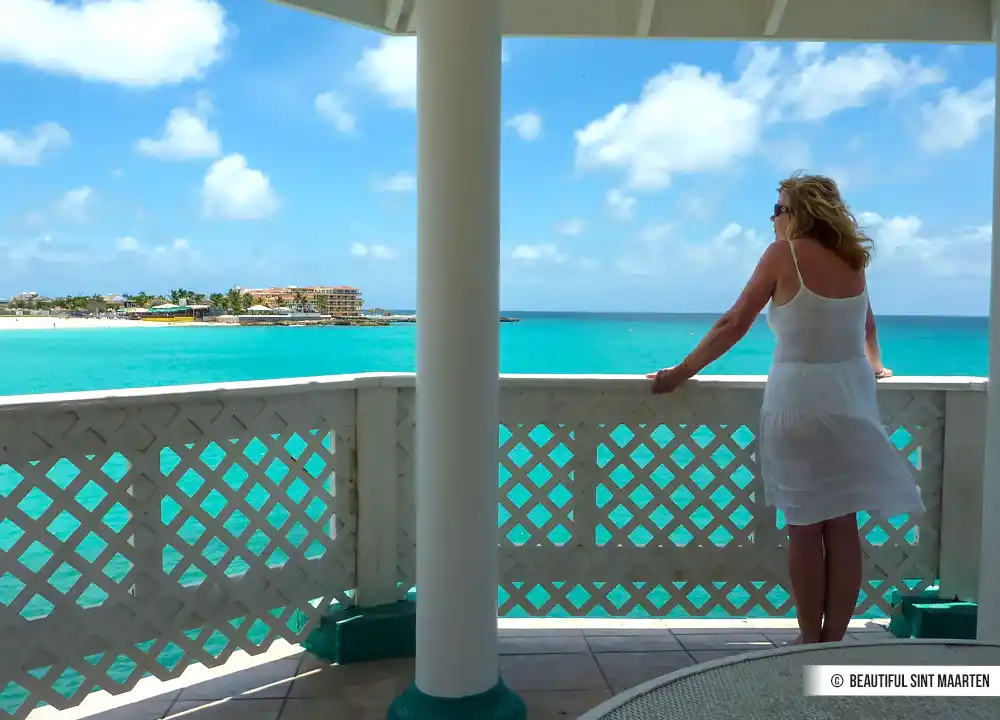Uitzicht over strand Sint Maarten