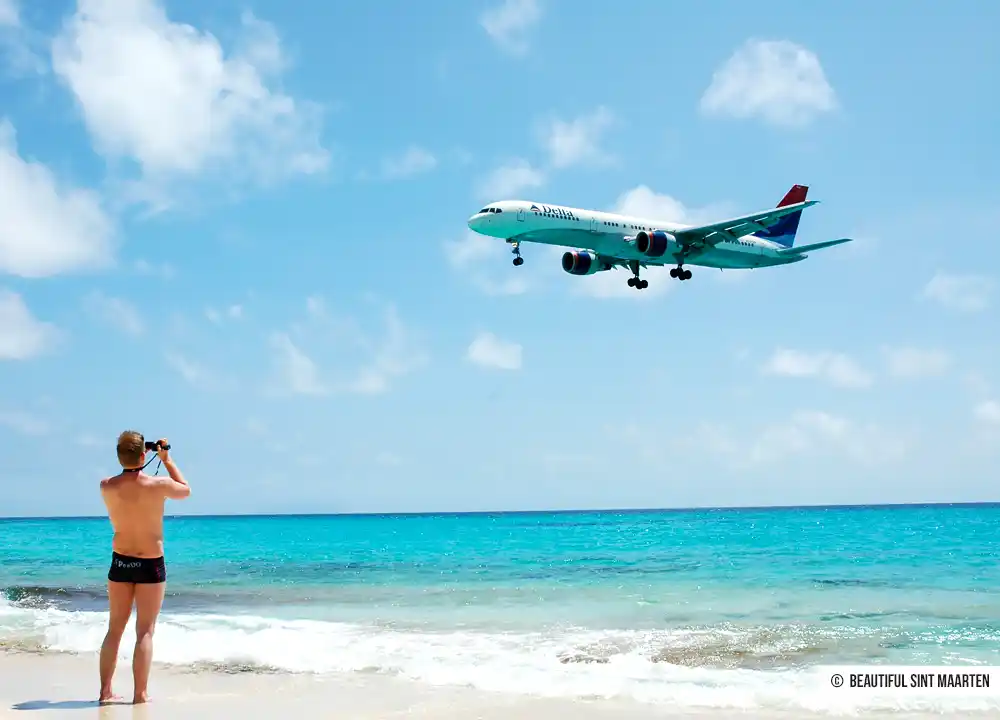 Vliegtuig land op Sint Maarten